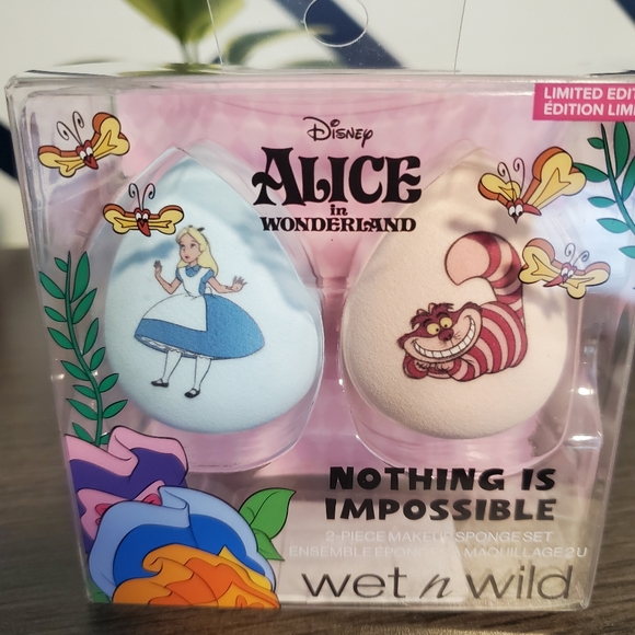 Alice in Wonderland Wet n Wild Sponge Set - Picture 1 of 3
